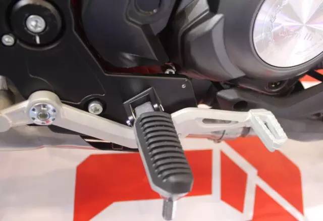 蓝巡300新款价格,300蓝圈夜光效果