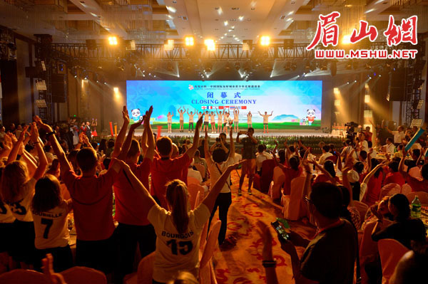 瓦屋山杯足球联赛,瓦屋山中铭杯篮球赛颁奖视频