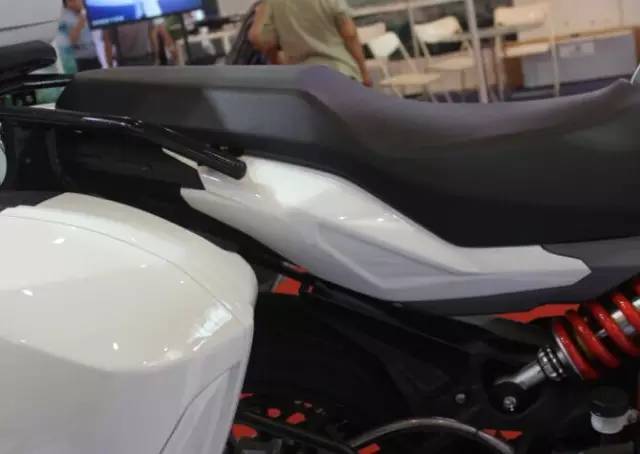 蓝巡300新款价格,300蓝圈夜光效果