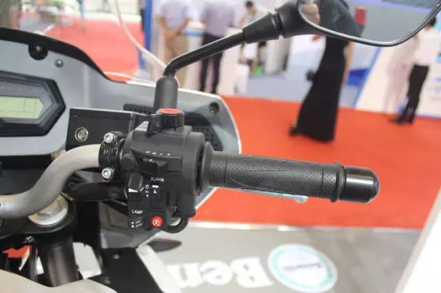 蓝巡300新款价格,300蓝圈夜光效果