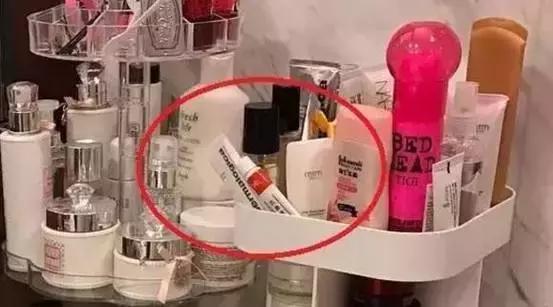 豆得儿护肤品,豆得儿坐在林更新肩上