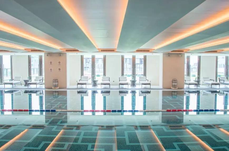 一天吃四五顿饭不长肉才怪,一天吃四顿不胖都不行