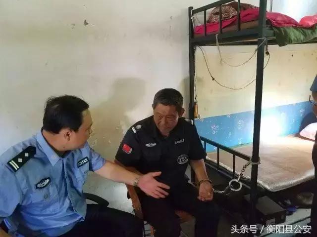 男子骑摩托车撞人逃逸被刑事拘留,男子骑摩托车撞人后当场逃逸