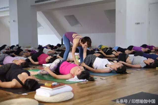 三伏天练习瑜伽的最好时节,夏练三伏冬练三九瑜伽