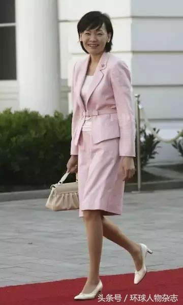 前景不利,后院失火,最近安倍过得很闹心,都是因为这两个女人