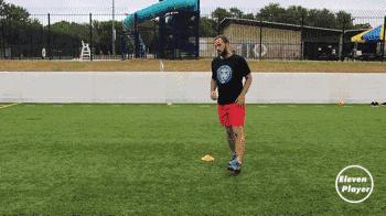 足球中场大师控球过人技巧,足球大师的停球技巧