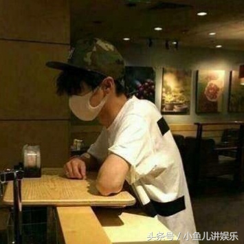 偶遇鹿晗向往的生活,路上偶遇鹿晗来个近距离拍摄