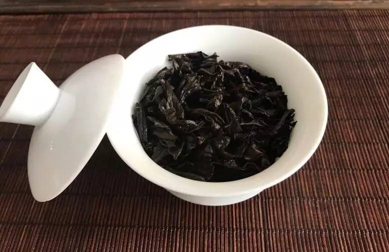 盖碗泡茶怎样才能不烫手,盖碗泡茶怎样拿杯不烫手