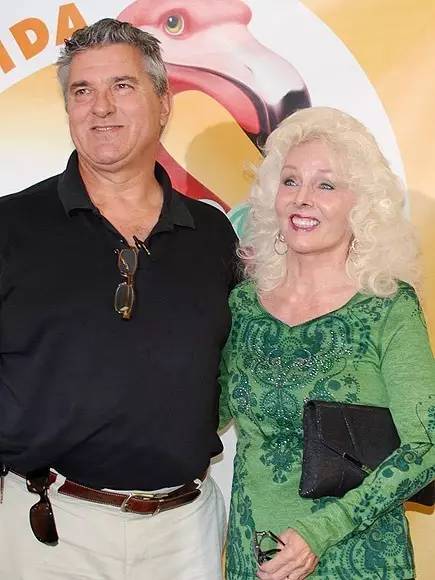 夫妇买彩票中数千万英镑,夫妇买彩票中奖15亿