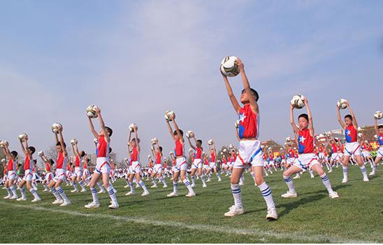 青少年足球如何训练不扎堆,中国青少年足球训练日常