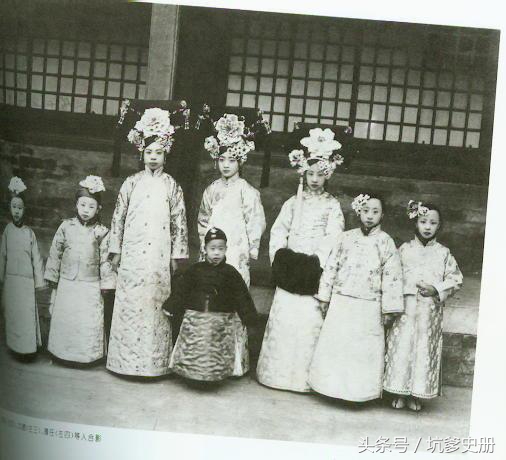 溥仪前半生生活怎么样,溥仪退位后生活来源