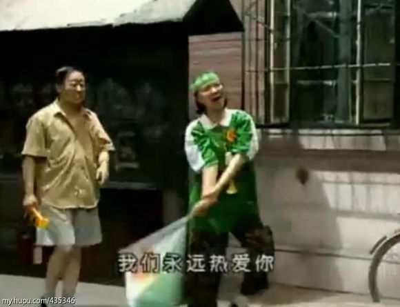 跟傻子一起踢球现在怎么样了,跟傻子踢球完整视频