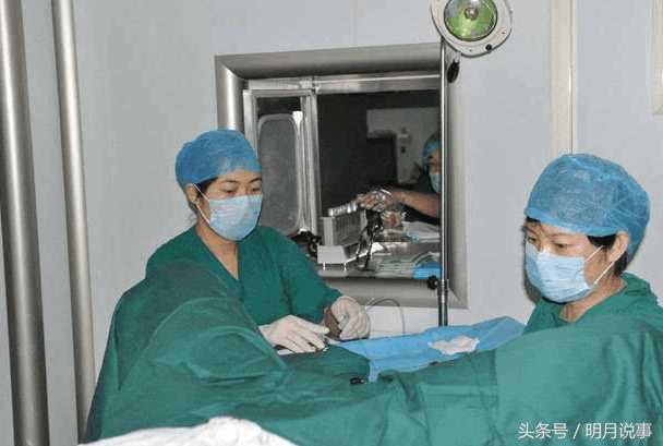 产妇生完孩子手脚腿浮肿怎么回事,产妇刚生完脸有些浮肿