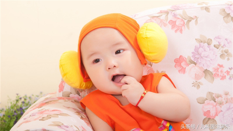 宝宝嘴里出现白白的是什么东西？