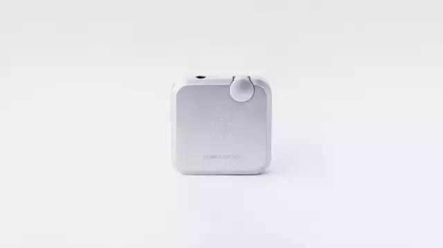 耳朵的位置特点写一段话,耳朵的位置作文