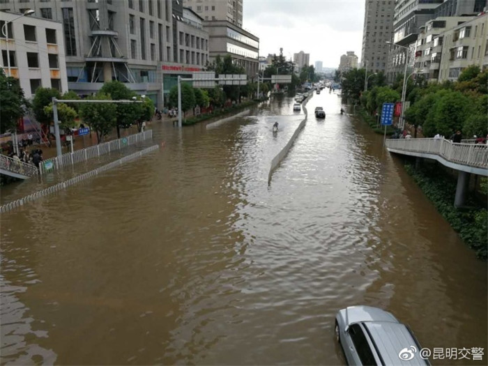 鏆撮洦琚煄韬奖瑙嗛,鏆撮洦琚煄杞﹁締琛屼汉瑙嗛