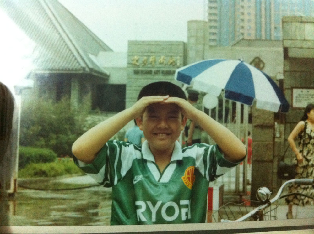 跟傻子一起踢球现在怎么样了,跟傻子踢球完整视频