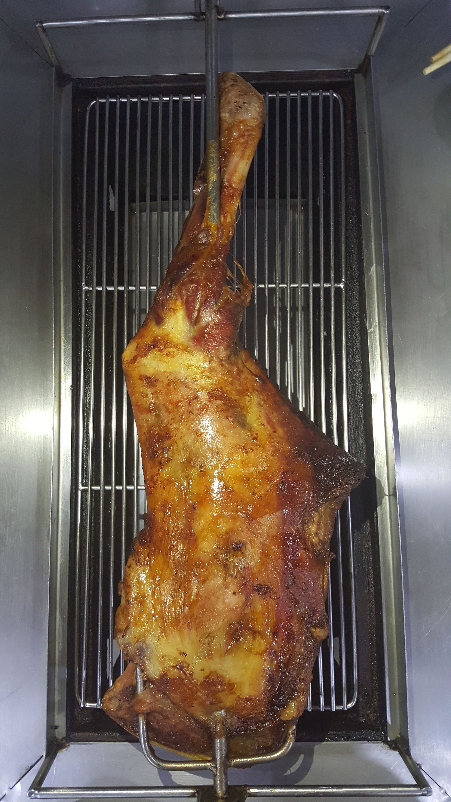 炭火烤羊腿如何成为了一家店的灵魂食物