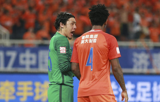 王大雷被质疑放水申花鲁能贴吧吧主暗讽大雷:做的太明显了吧