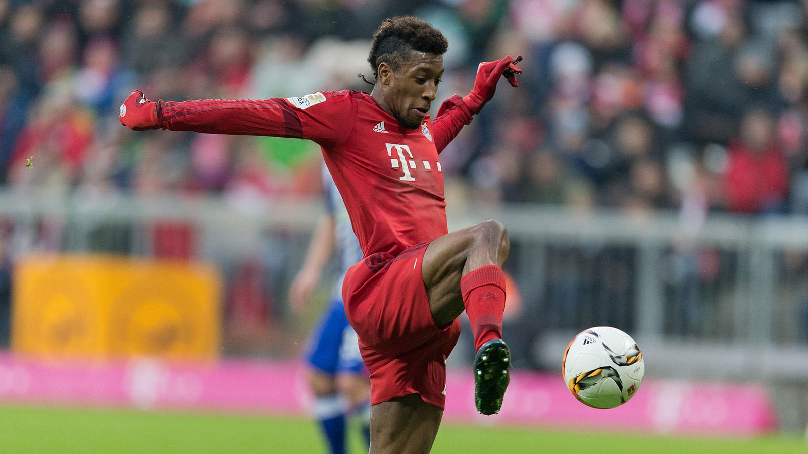 谁才是足球场上的重炮之王？射手中的战斗机，这人一炮把别人腿轰骨折了