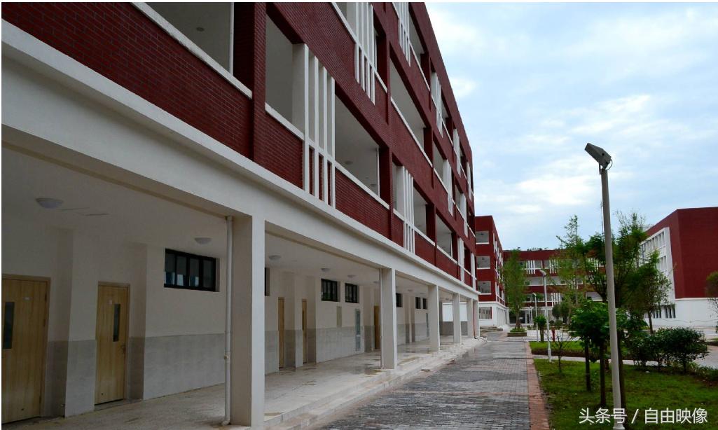 营山县西城实验学校有多少个班,营山西城实验学校航拍