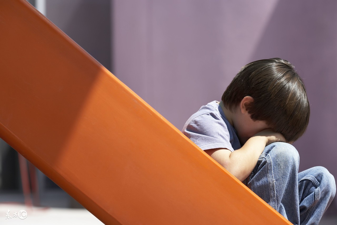 男孩胆小敏感的性格如何改变,少年男孩心理脆弱怎么引导