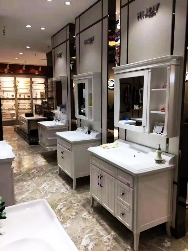 探店丨看“边洗澡边听音乐、接电话的卫浴套件”，来海景卫浴金桥店