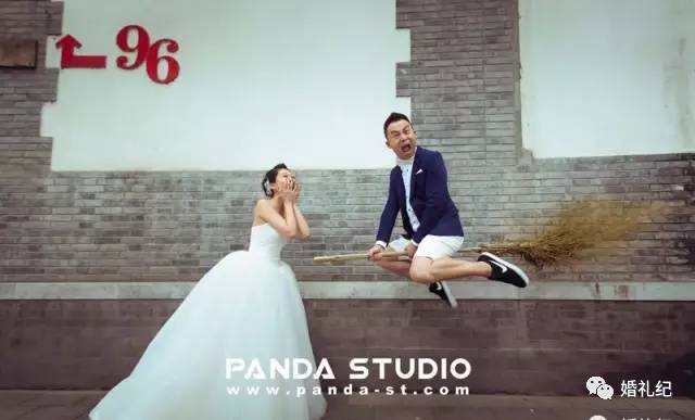 摄影师亲手教新人摆婚纱照造型,6种必拍的婚纱照风格