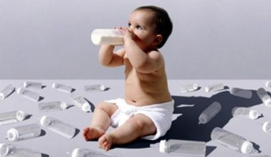 女宝宝完全长得像丑妈妈,漂亮婴儿长大后变丑