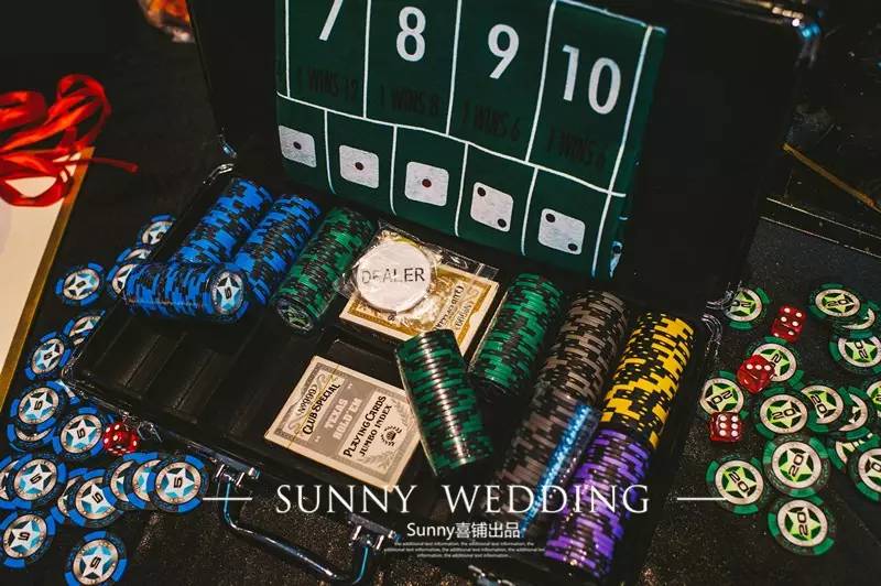 来一场轰轰烈烈的婚礼,来一场特别的订婚宴