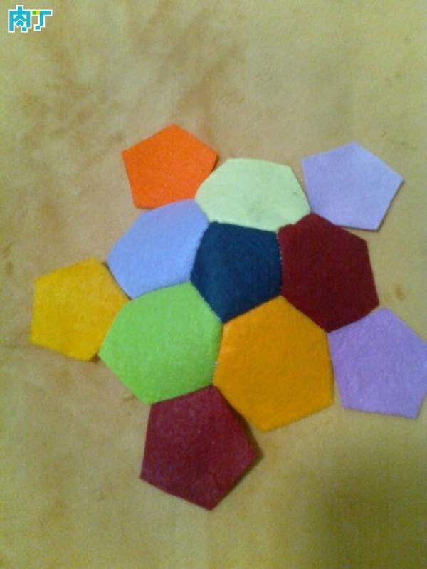 毛绒足球手工制作,不织布足球的做法图片