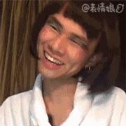 靠一只马克笔化妆为人间*物尤**！深扒网红艾克里里和他的娇喘助理！