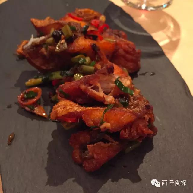 Bistro红墙小馆:繁星点点小酌处深幽院落瓦块鱼