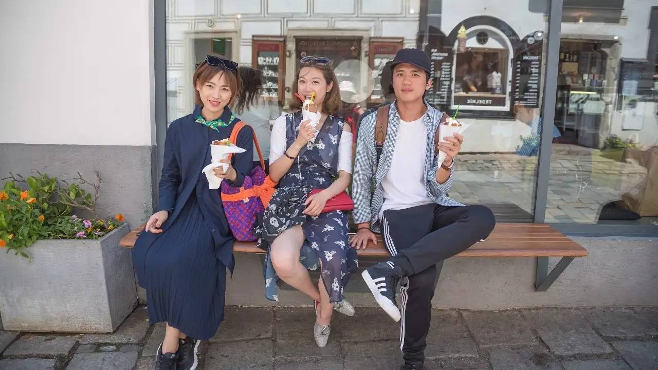 我生活在妙不可言的等待中,我们的生活在妙不可言的等待中