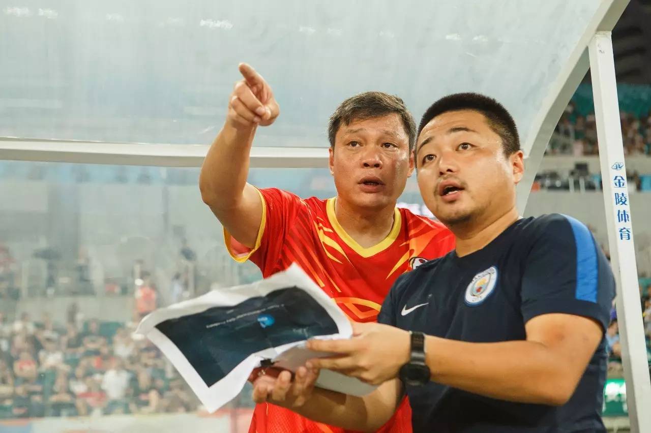 组个民间球队,挑战英超豪门劲旅,结果出乎意料!