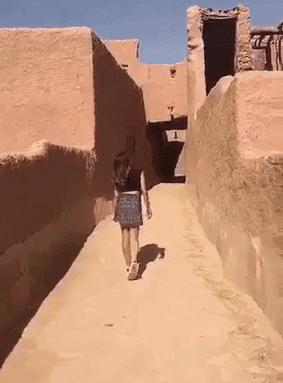 在伊朗穿短裙会怎样,沙特女性着装