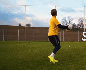 维维足球头球教学视频,足球手抛球怎么抛得远