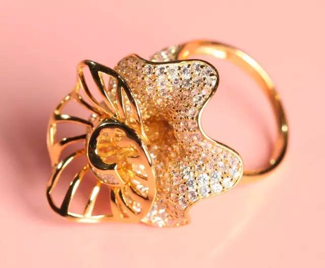 为什么人家送块铁都能博得欢心，而你掏个肾还会被她嫌弃？