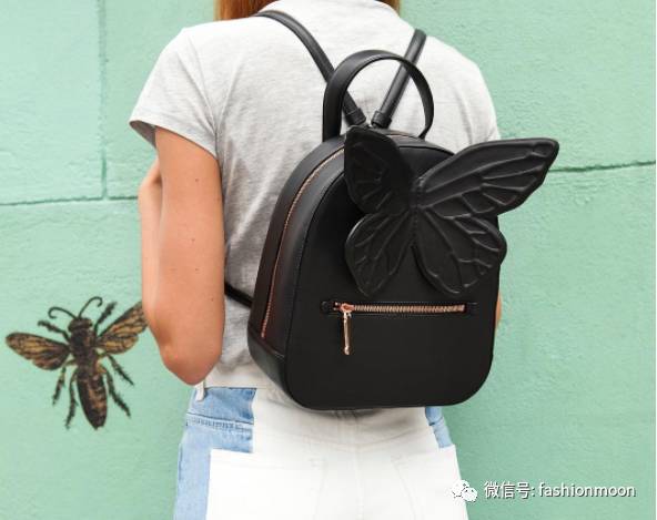 夏天适合背双肩包吗,夏天背双肩包还是斜挎包好看