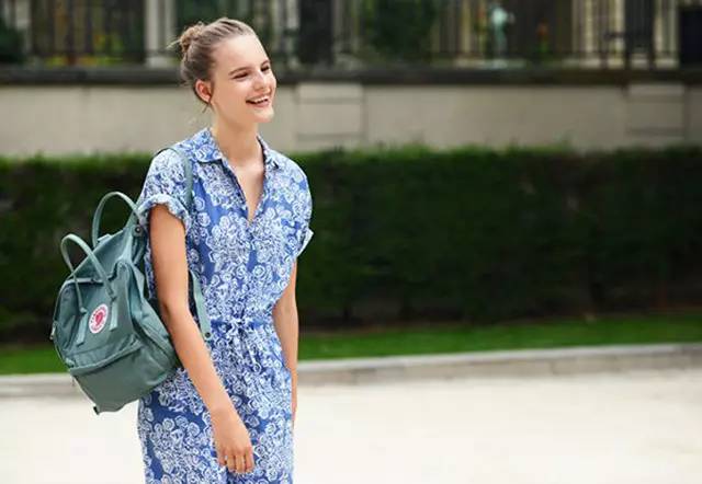 4款秋冬最in双肩包明星们都在背,今年最流行的一款双肩包