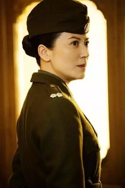 潮流咖|这件让半个娱乐圈沉迷的军装,再没一件你就过时啦!