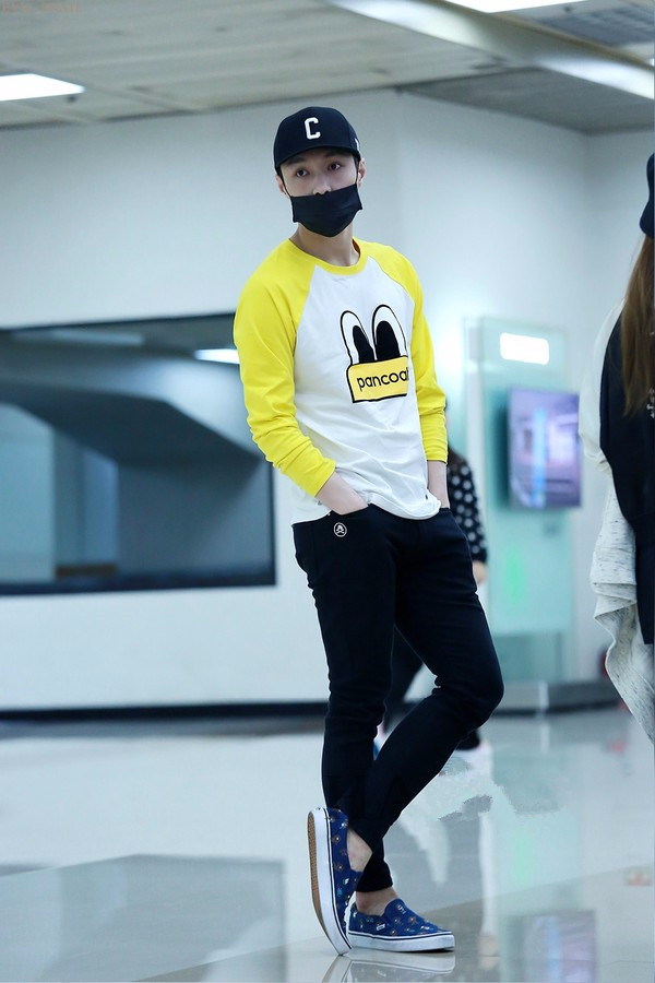 周冬雨模仿倪妮和刘诗诗黑白天鹅,周冬雨含情脉脉