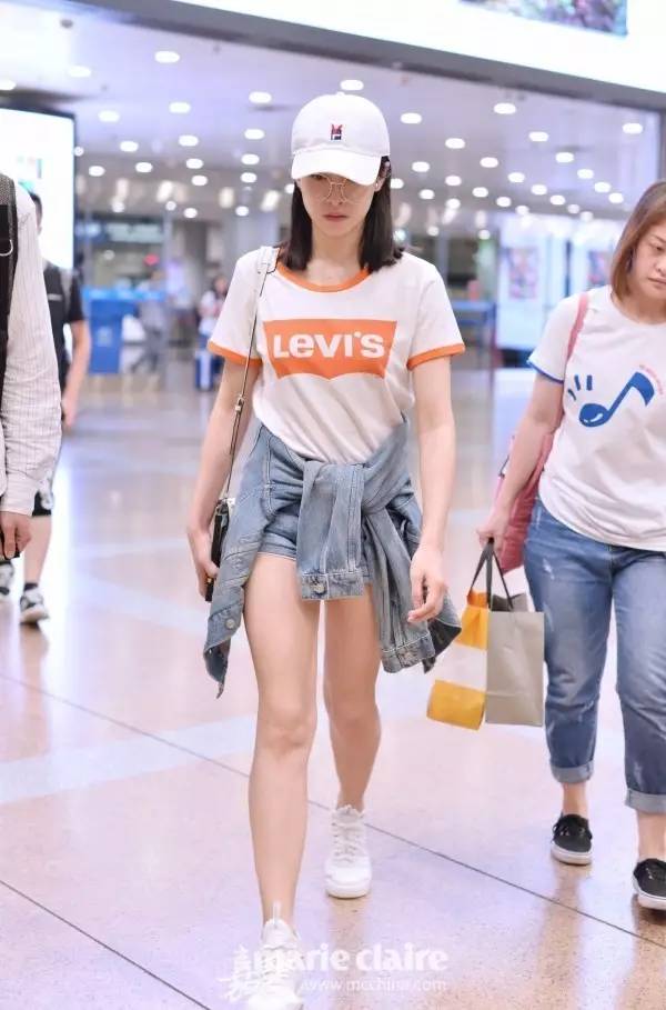 有了大幂幂的基础款女神示范，我把海量白底印花美T穿了个遍