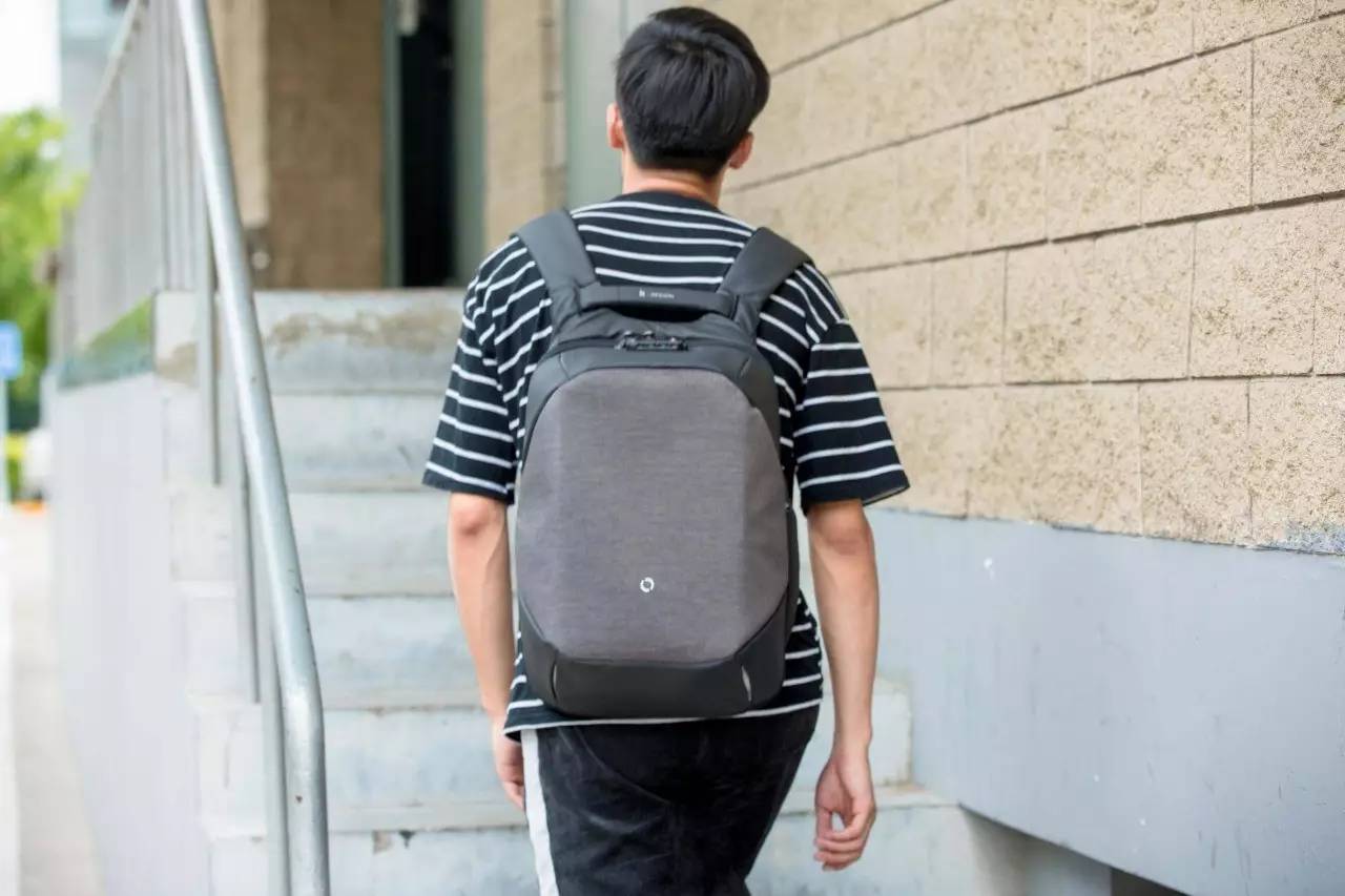 极客官舍丨我曾以为我的意中人不会是程序员，直到有一天他背上了它