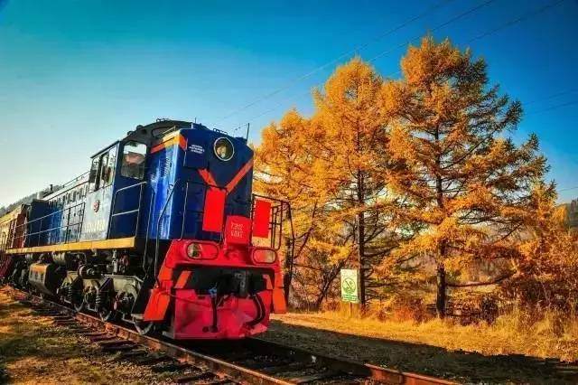 火车去青海沿途风景,青海人出国很难吗