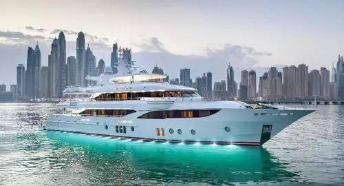 「文化」阿联酋再创新壕举，镶满水晶宝石47米游艇下水