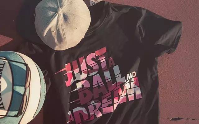 「开卖」穿上这件黑色T恤，打球也可以很潮！