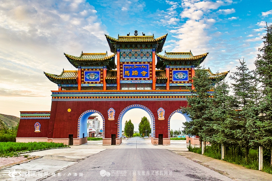 在马蹄寺三十三天点燃一盏心灯