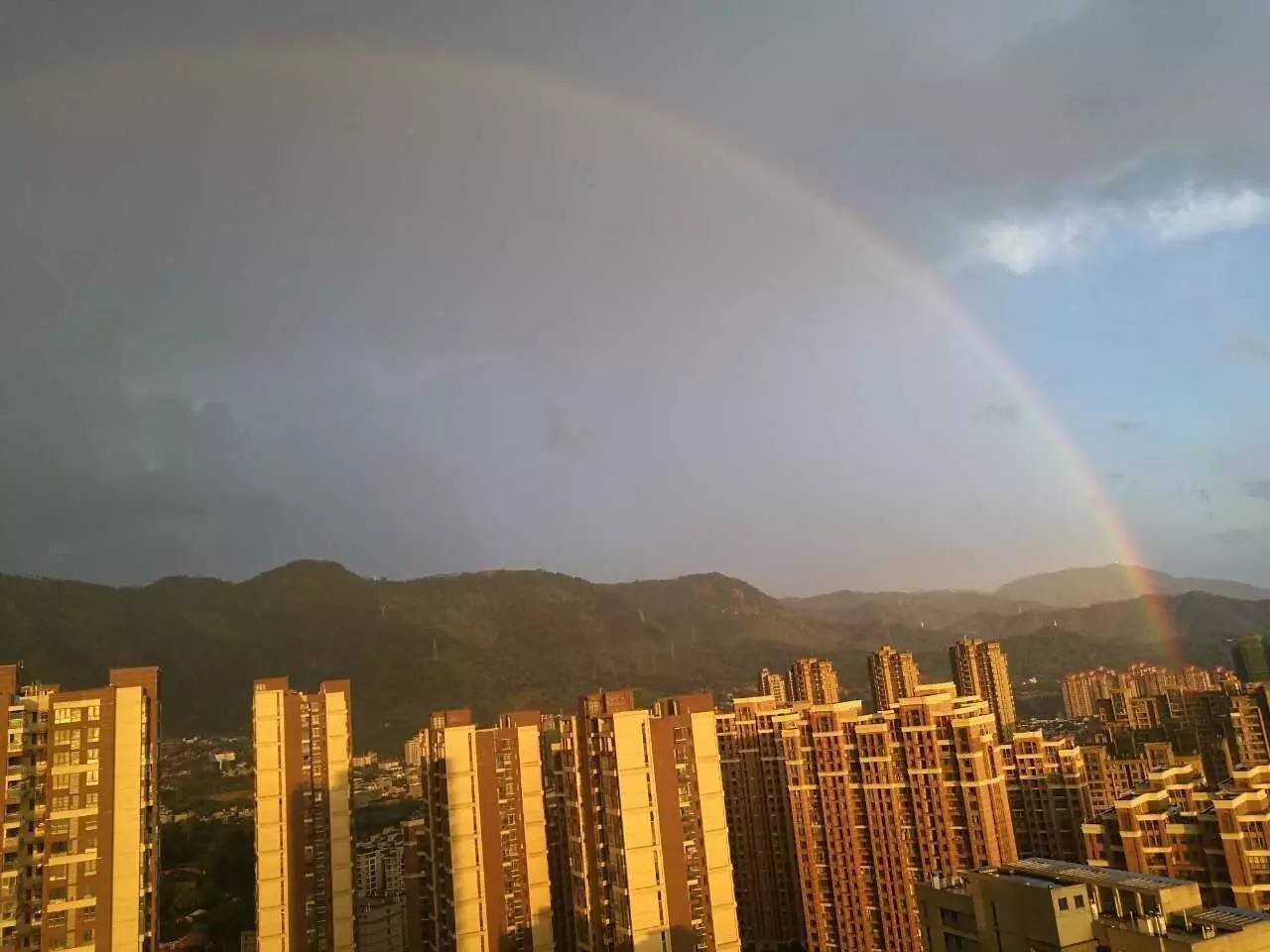 福州突然下起冰雹！气温秒降11℃！雨后的福州简直美如画！「新闻客」