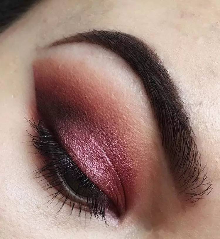 被泼了一身红酒 (地面泼到红酒饮料怎么办)